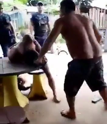 Thief punished hard before getting arrested by police 