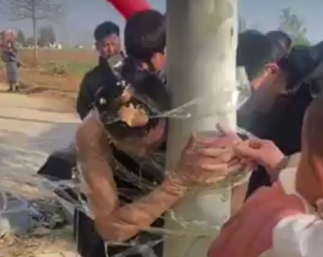 Thief humilated and stripped into pole