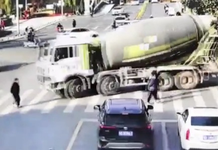 Pedestrian horrifically crashed dead under cement truck 