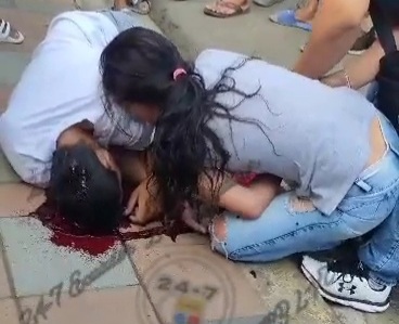 Young woman cry her dead boyfriend executed by sicario 