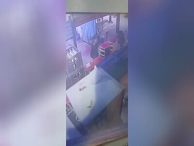 Sicario kill  man whit headshoot in Colombian bar 