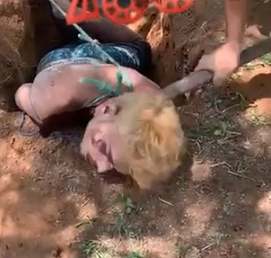Tranny Gets Slowly Beheaded By Traffickers.