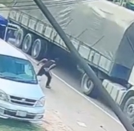 Brains Expelled After Man Commits Suicide By Leaping Under Truck Wheel