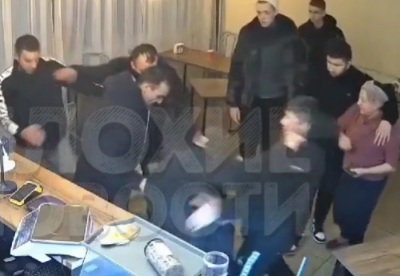 Migrant and his brothers beating the shit out of Russian young man 