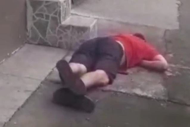 Local drug dealer executed by sicario in front of his house 