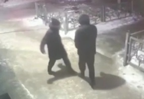 Lunatic Russian man punshed a teenager for no reason 