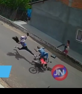 girl brutally hit by biker without helmet