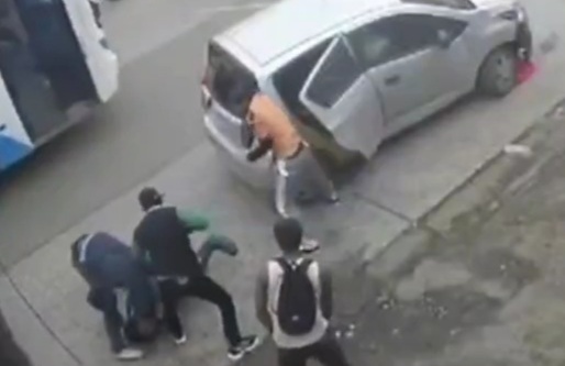 Inept Thugs Fail to Kidnap the Target 
