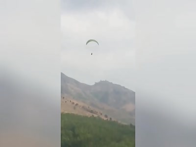 Paraglider killed after hard impact with ground during tournament (zoomed).