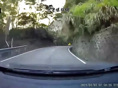 Dashcams in the mountainous area of taiwan during the earthquake 
