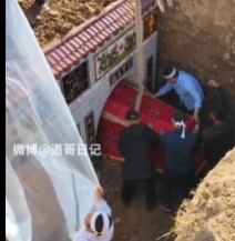 Chinese Temple Tomb Burial Goes Wrong