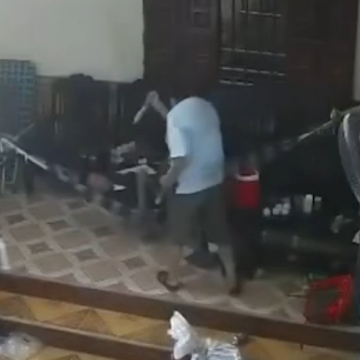 Man Stabs His Older Brother to Death at Home In Front of Neighbors In Vietnam (Color Footage)
