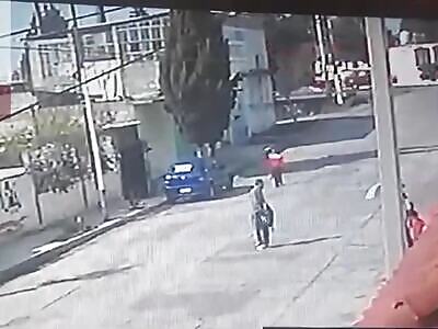 Man shoots himself in the middle of the street in Mexico