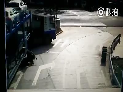 Small Kid Miraculously Escaped After Getting Run Over by 18 Wheeler