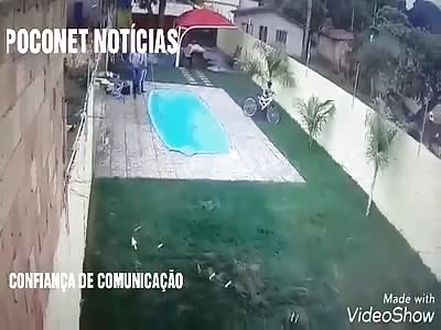 Burglar Drowned in the Pool after Getting Shot by the House Owner 