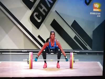 Female Weightlifter Snaps Arm in Two Places 