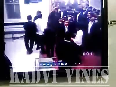 Fight Between Lawyers and Cops in Court Premises 