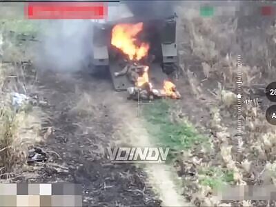 Ukrainian servicemen are burned alive in an American M113 armored carr