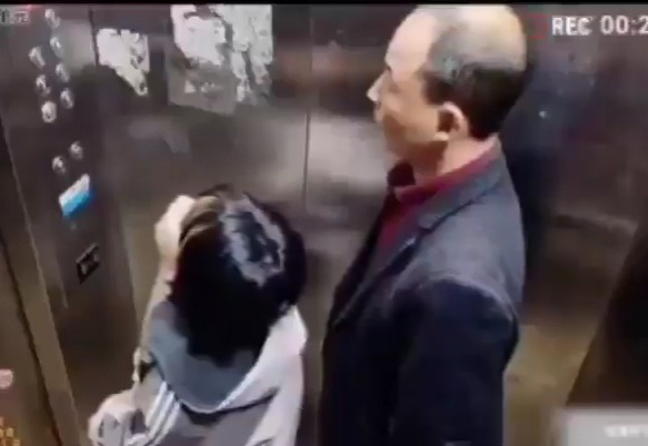 Little girl kidnapped by old man from elevator 