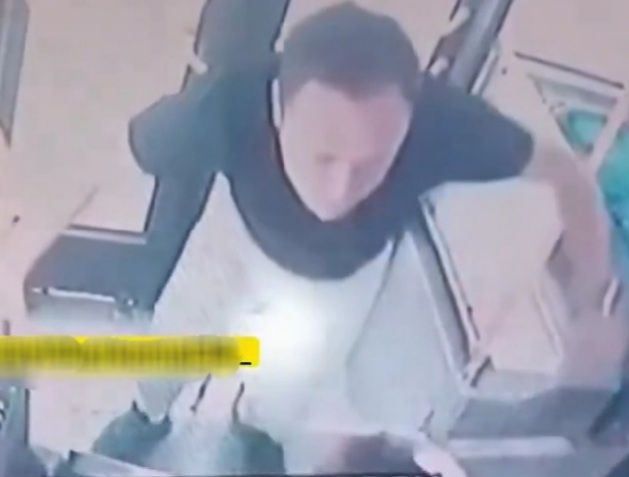 Crazy Dude Attacks Bus Driver.