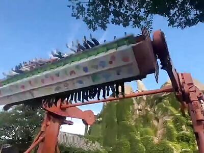 China's new 'Ejector Seat' ride in Amusement Park