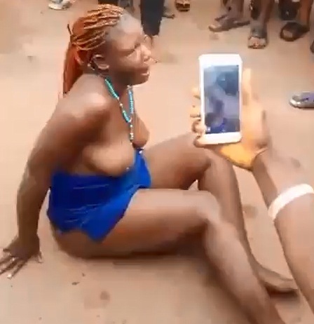 (New Footage) Mob Beats Woman For Allegedly Trying to Steal a Baby 
