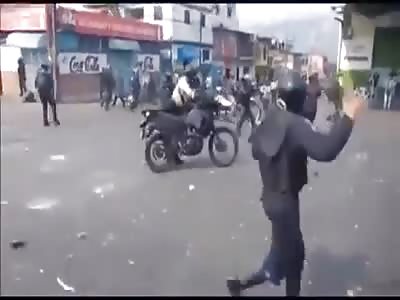 Two cops being killed run over by a bus in Venezuela