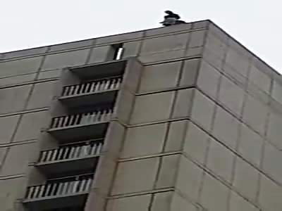 Girl Decided To Commit Suicide Jumping From Tall Building in Peru