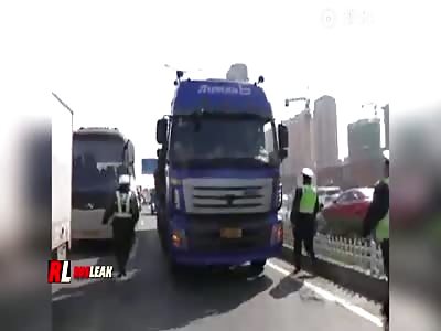  driver against road policemen