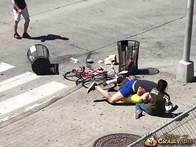  GUY & HIS GIRLFRIEND FIGHT A CYCLIST