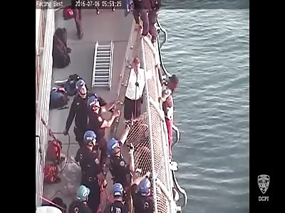 Cops Rescue Suicidal Man on Manhattan Bridge