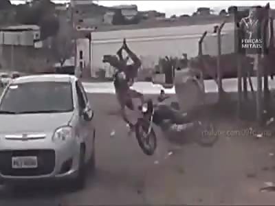 Fleeing thug gets into spectacular crash