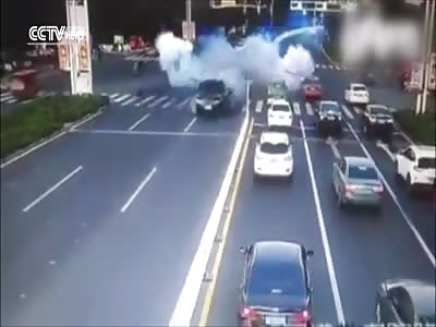 Footage: Land Rover blowout triggers controversy on Chinese internet