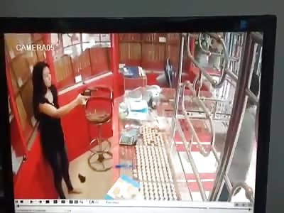 Gold Thief tries to make a run for it !