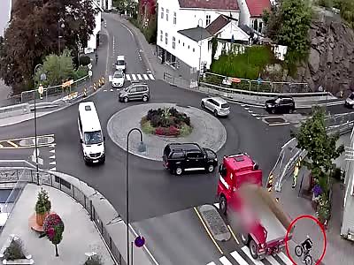 Cyclist almost crushed by truck