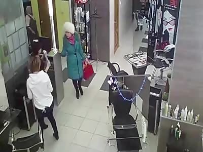 Impatient Woman Attacks Hairdressers With Knife