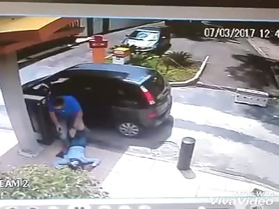 Thief tries to steal Police officer leaving McDonald's in SP and ends up dead