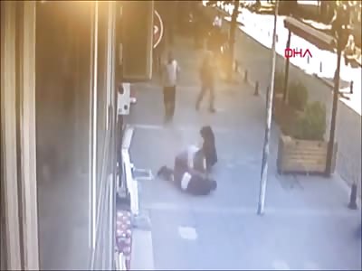Man trying to beat wife who wants to divorce gets a satisfying street 