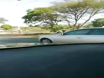 Traffic cop literally goes the extra mile while hanging onto moving car's bonnet 