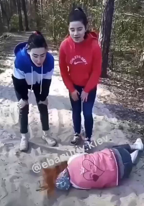 [ UNCENSORED VIDEO] RUSSIAN GIRLS FIGHTING BEATING INNOCENT GIRL