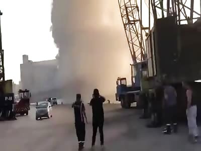Beirut explosion filmed from the closest place in the port 