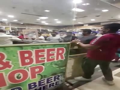 Violent customer gets manhandled by liquor store staff
