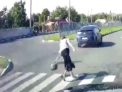 [Close call] Russian old woman nearly killed by speeding car 