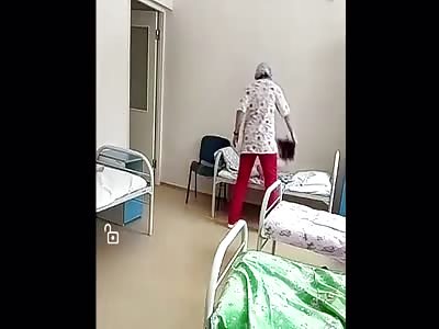 Nurse abusing little girl in hospital 