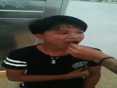 Young thaÃ¯ boy tortured by a gang leader 