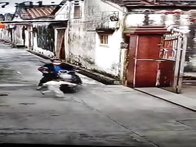 Little Chinese boy run over by speeding motorcycle 