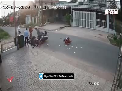 Stupid motorcyclist caused accident and beat the shit out of poor girl