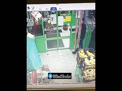 Savage beating for not wearing mask in Russian supermarket 