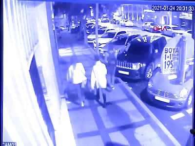 Crazy Man Randomly Stabs Three Pedestrians 