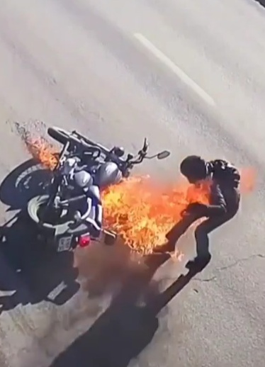 Motorcyclist burned after falling from his bike weird accident 